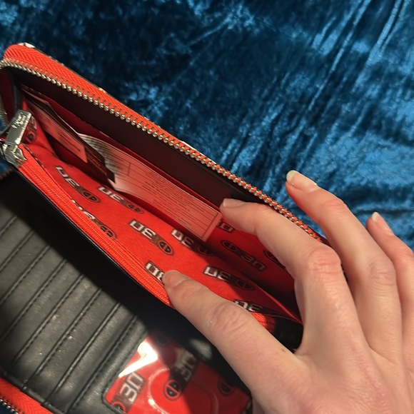 Loungefly Deadpool wallet! - Picture 4 of 7